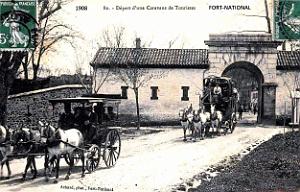 Fort-National - Depart de touristes